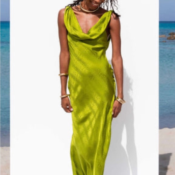 Elegant Green Evening Gown - Picture 4 of 5